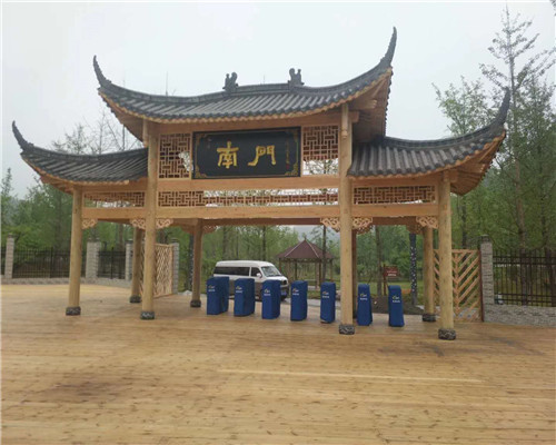 长治防腐木门头1