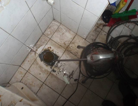 上饶卫生间马桶管道拆除清理 