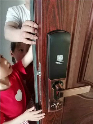 泰兴市安装指纹锁师傅电话号码 
