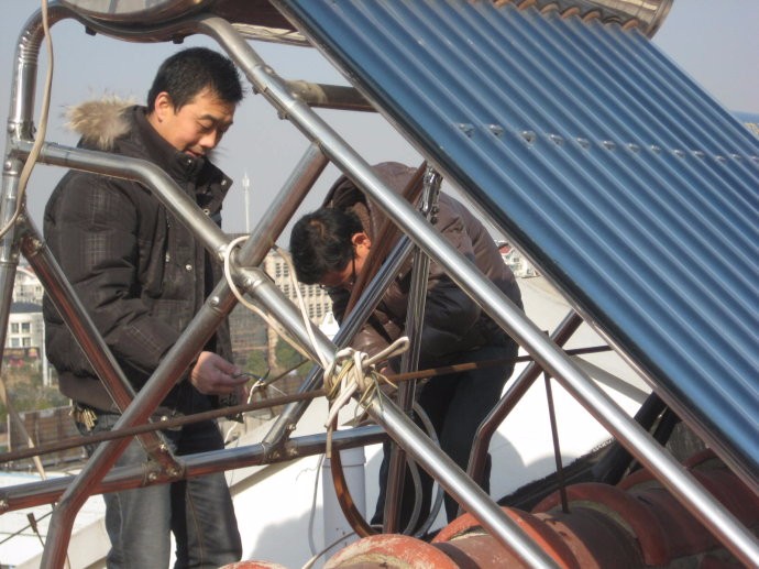 太阳能热水器漏水
