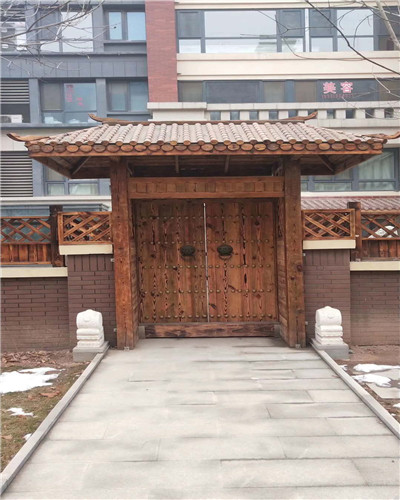 保定防腐木门头1