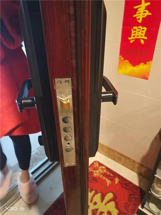 西平防盗门开锁保护锁的小技巧