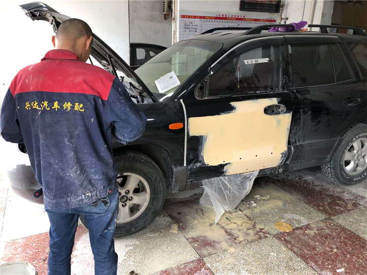 辽宁台安汽车专业维修烤漆 
