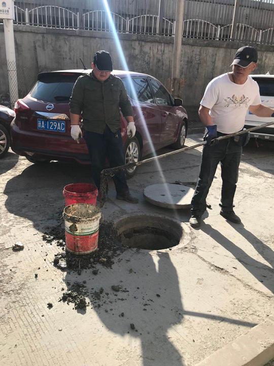 水磨沟排污管道清理 