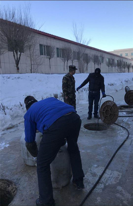 新市区排污管道清理 