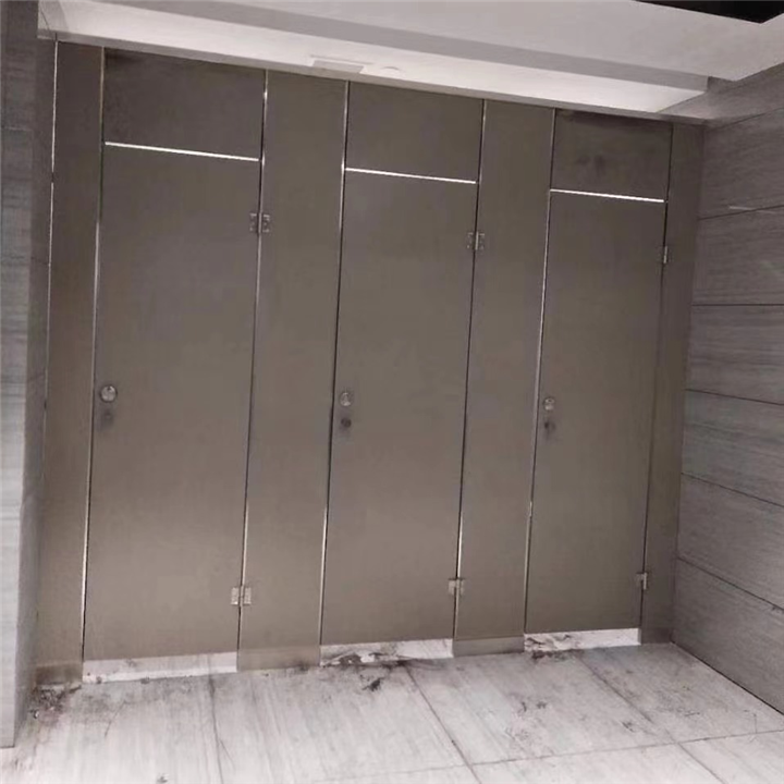 西宁卫生间隔断装修材料发生弯曲应该如何处理