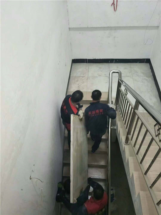 句容搬家具 