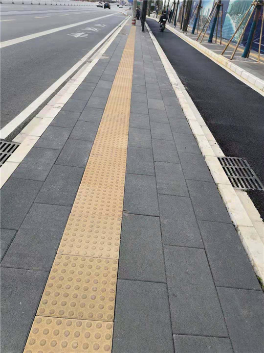 靠东建材 