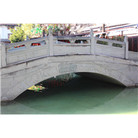 靠东建材 