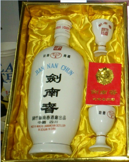 简阳名酒回收老酒回收、简阳附近上门回收名酒老酒