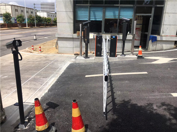 玉林小区车牌识别门闸系统 