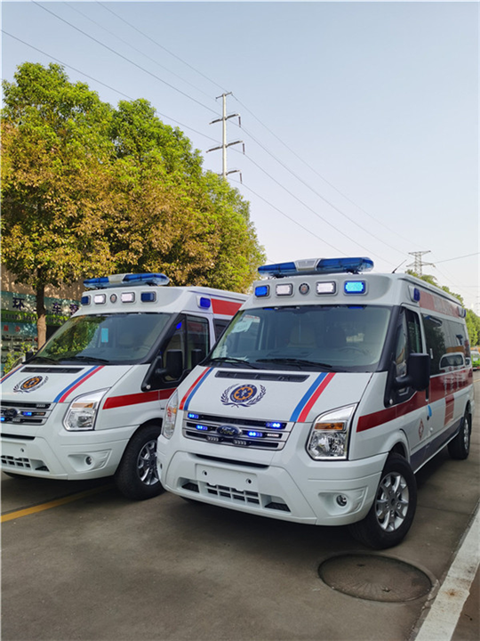救护车护送转院 