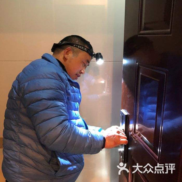 安阳开锁换防盗门锁芯电话