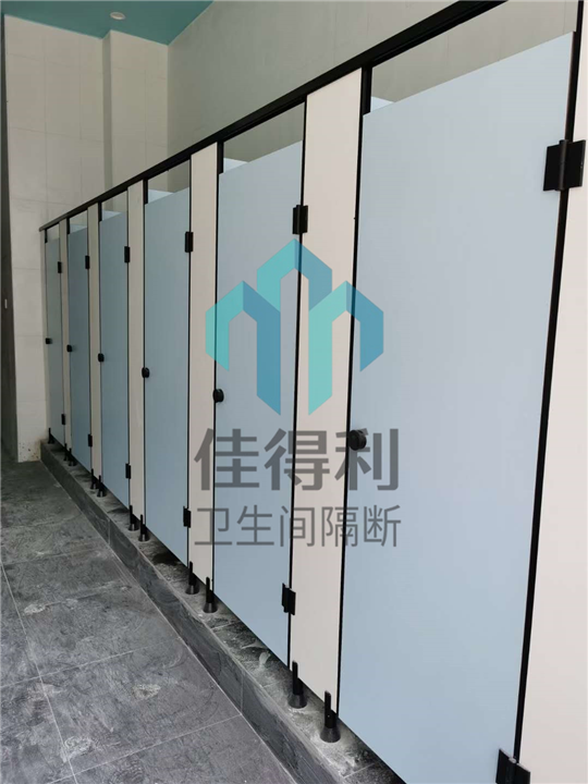 公共卫生间隔断对于板材的优选性都有什么