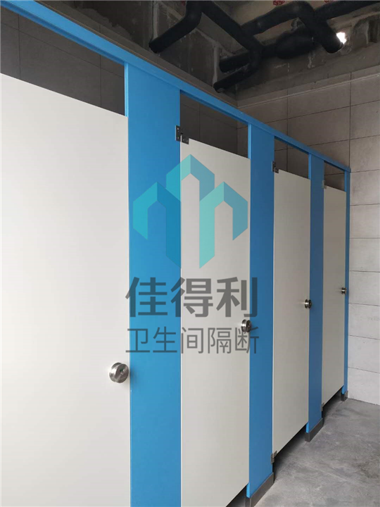 卫生间隔断材料应该怎样选择装修效果好