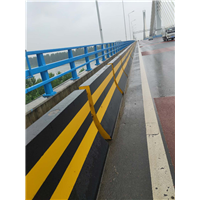 江岸水泥墩 
