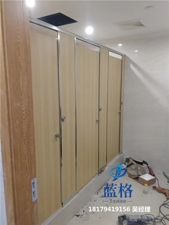 介绍一下杭州卫生间隔断尺寸的规定 