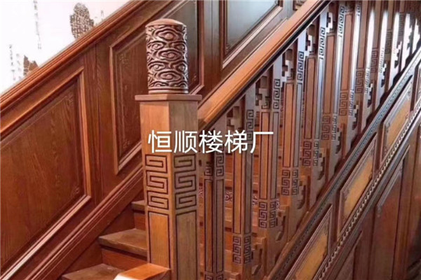 新疆实木楼梯的结构 