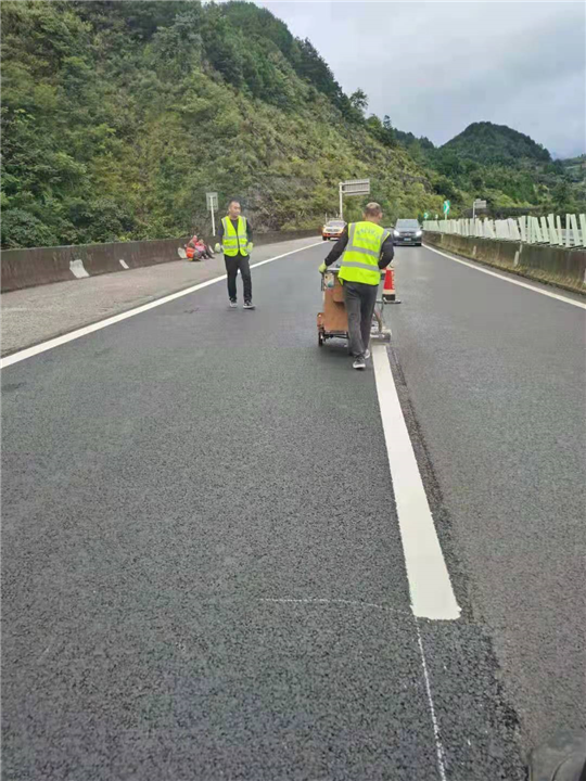 遵义马路划线 