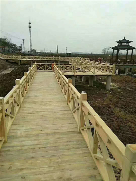 新疆防腐木地板