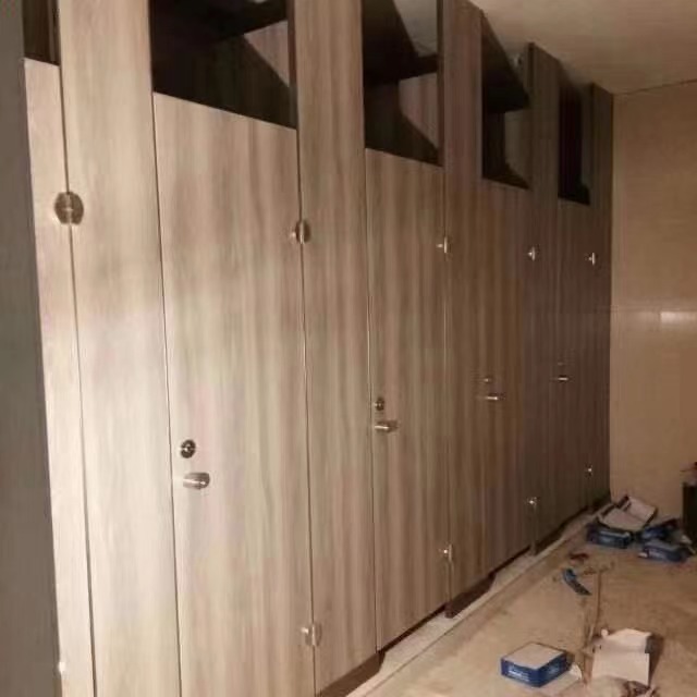 宿州卫生间隔断在处理防潮的时候的步骤