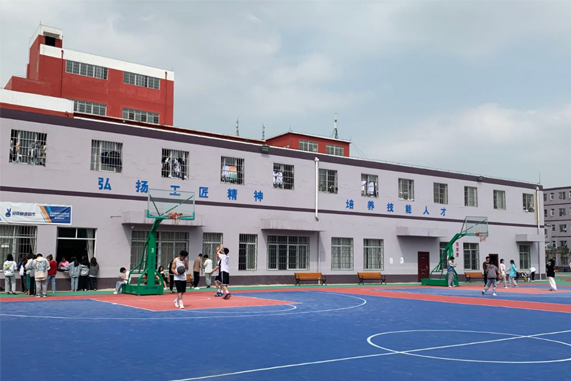 贵阳中专学校学费 