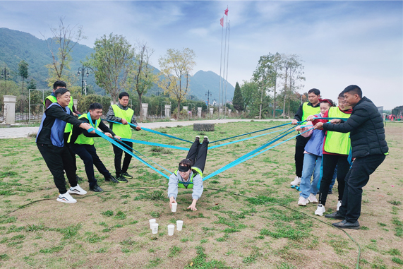 贵阳企业魔训军训基地 