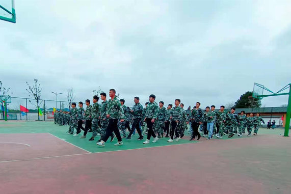 贵州轻轨学校哪家好