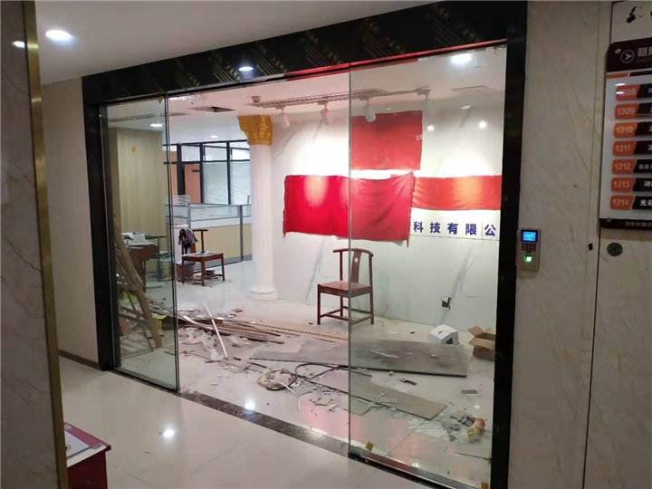 长沙玻璃折叠门 