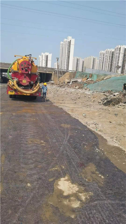 高压车疏通管道