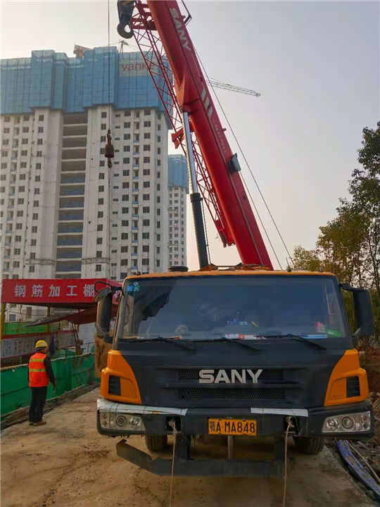 鄂州若飞轩吊装公司提供大小吊车出租
