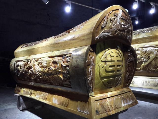 金丝楠木骨灰盒生产厂家现货