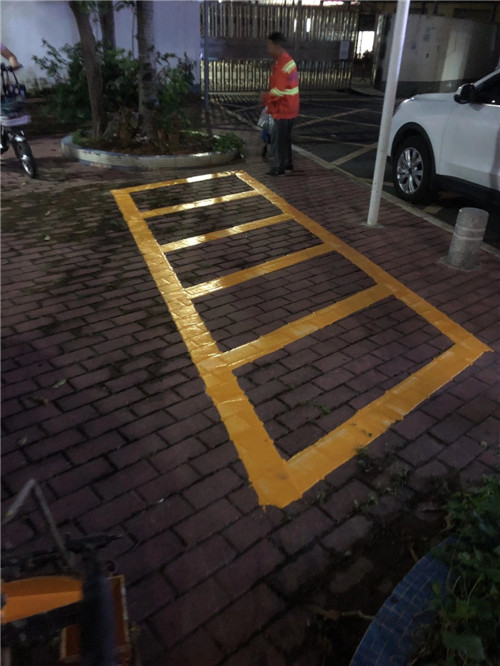 信阳小区车位划线
