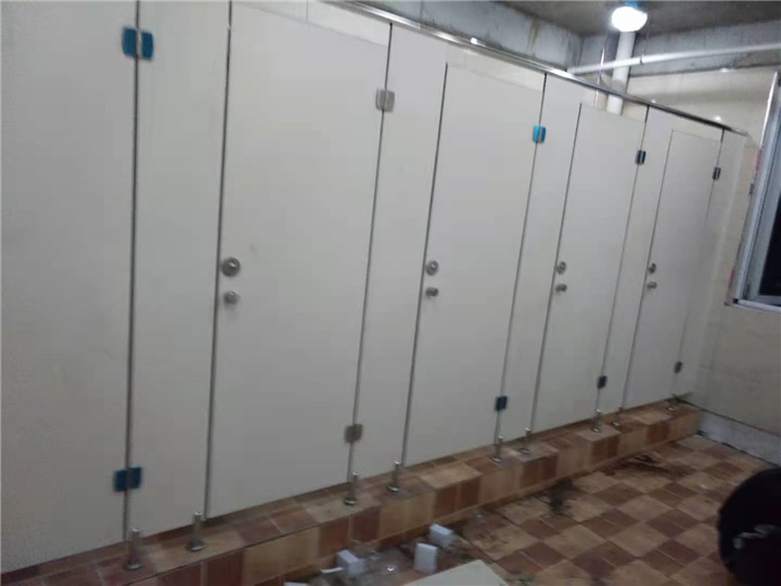 廊坊卫生间隔断安装
