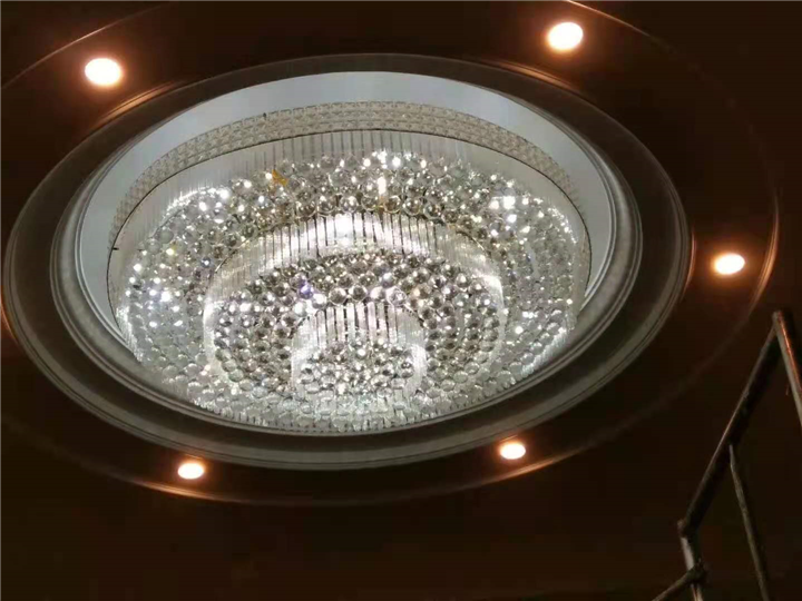 吸顶灯