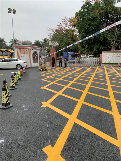 广东学校门口网格线