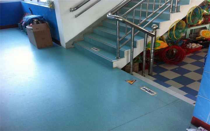 桥东悬浮地板施工团队