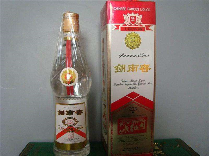 梁平专业回收茅台酒 梁平回收片仔癀礼品燕窝