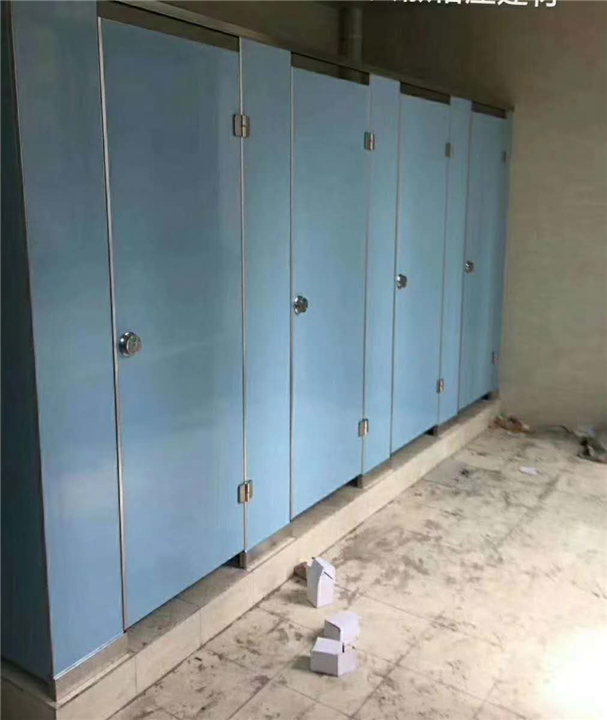 洛阳卫生间隔断安装的常见材质有哪几种?
