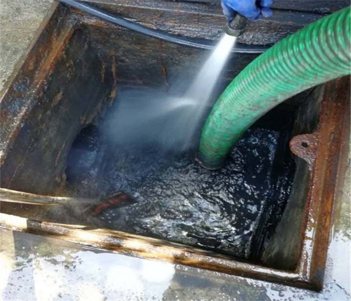 陆河清理污水池