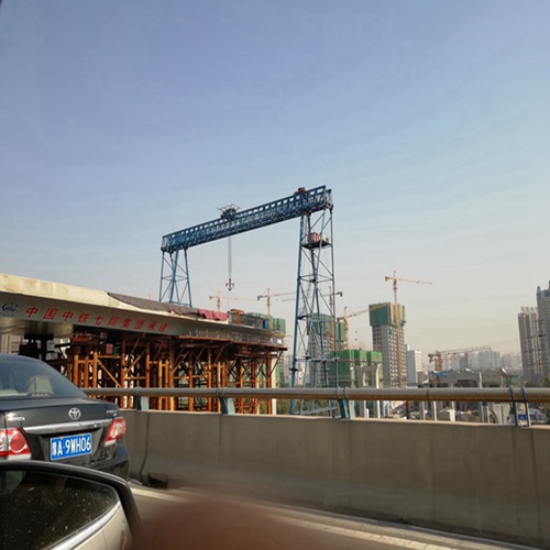 广东深圳龙门吊出租 门式起重机结构特点