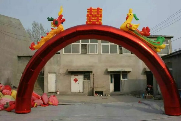 红金龙凤拱门