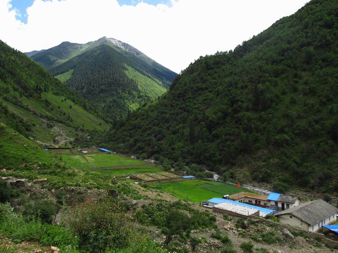 基地在3100米的高山峡谷
