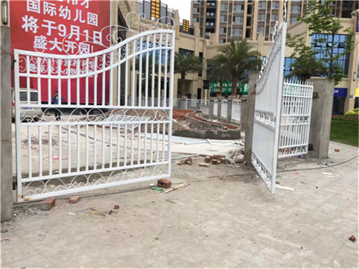 铂金汇幼儿园大门