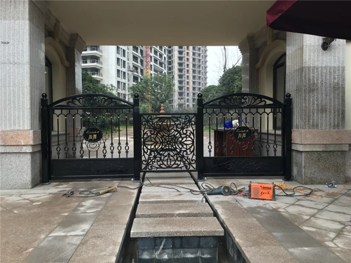 达州江湾城小门