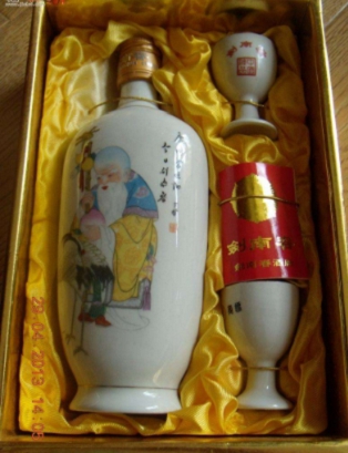 阳光城烟酒高价回收 阳光城长期上门回收烟酒礼品 