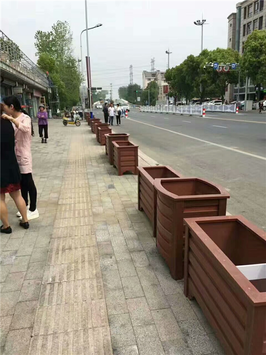 天津塑木花箱的制作方法是什么？