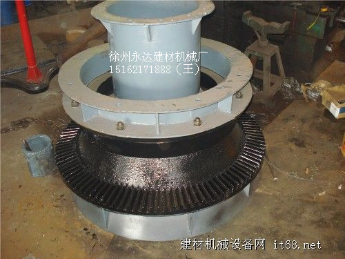 新型伞齿轮机械转动布料器 