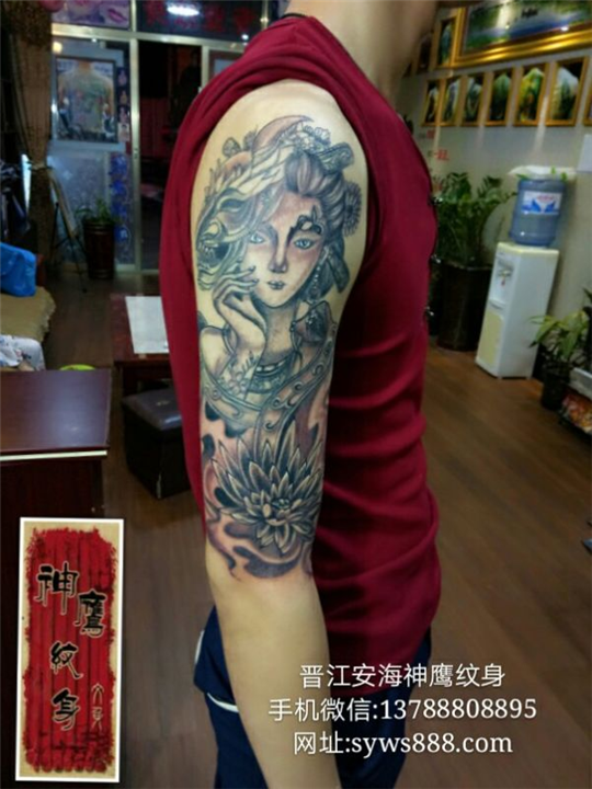 安海手艺**的纹身师傅