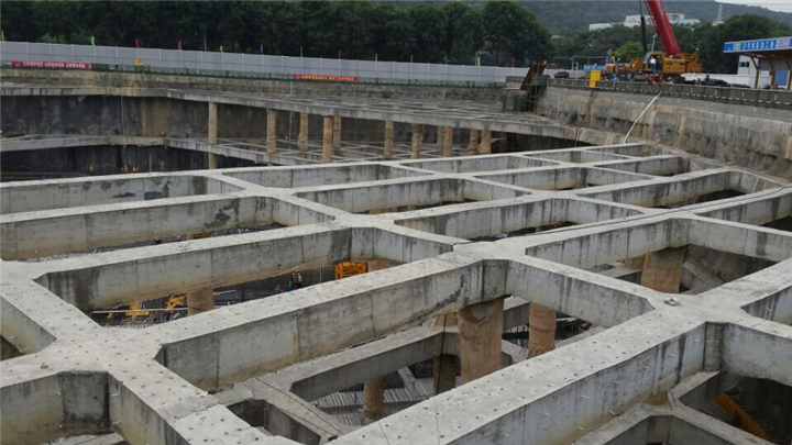 孺子牛工程有限公司分包施工地@**支柱梁 
